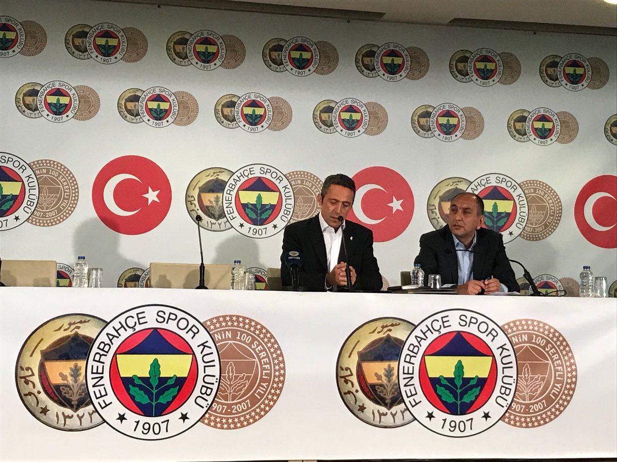 CANLI | Fenerbahçe Başkanı Ali Koç ve yönetim kurulu üyesi Semih Özsoy'un katıldığı Comolli'nin imza töreni ve basın toplantısı başladı.