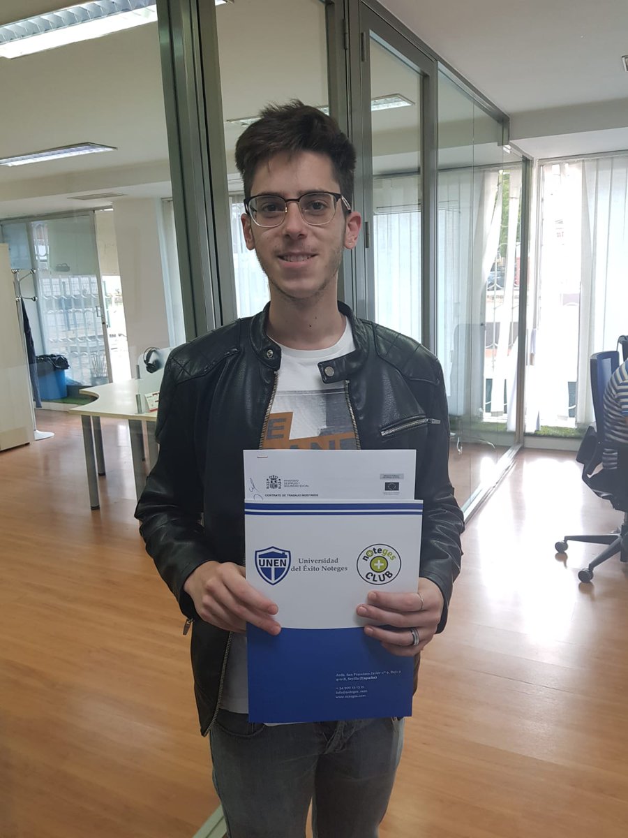 PlayingEpic's tweet photo. Felicidades a Cristian, nuestro chico programador en prácticas que vino hace 3 meses desde el @IesPSur y que hoy firma un estupendo contrato en @noteges, ¡Enhorabuena! Estamos muy contentos de que formes parte de nuestro equipo. Te auguro un futuro prometedor🤟 https://t.co/EnlpC1E1NA