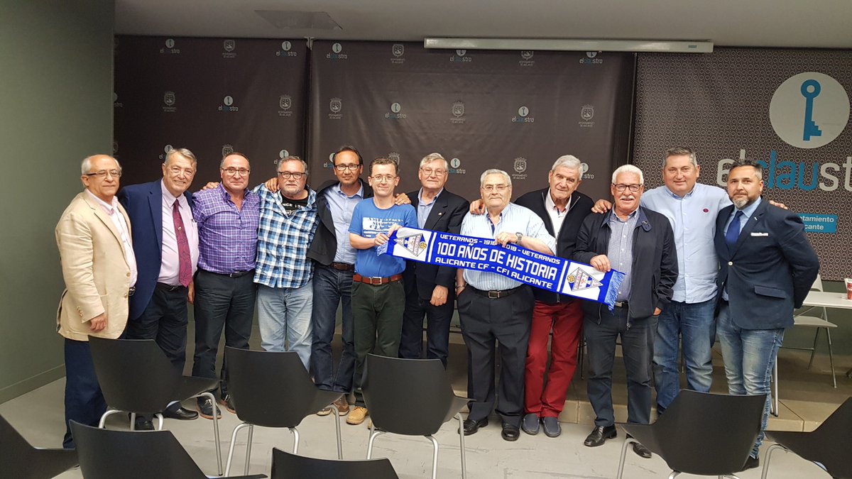 La Plataforma del Centenario Alicante CF te ofrece TODOS LOS DETALLES en VIDEO y FOTOS de la CONFERENCIA "Vida Alicante CF-Leyendas" celebrada el pasado 17 de Mayo. Puedes verlo ahora pulsando en el siguiente Enlace/Titular centenarioceleste.com/2018/06/13/asi…