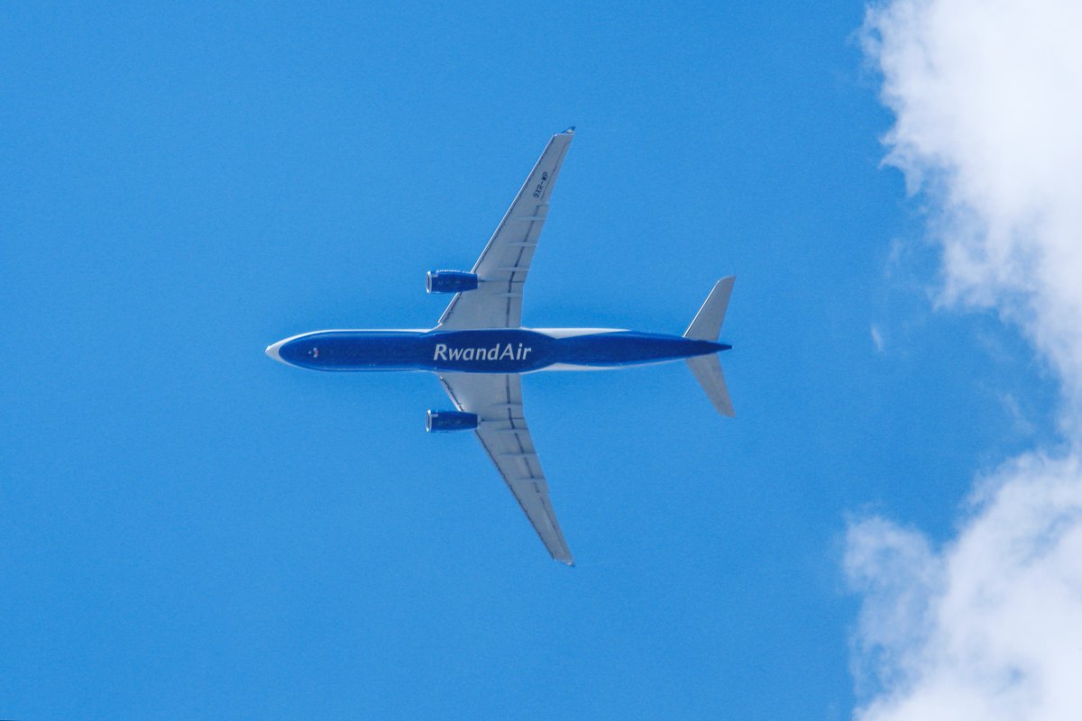 franckax's tweet photo. 10:00 am i captured @FlyRwandAir
#axshoot #Rwot https://t.co/sJsnmHmSMe