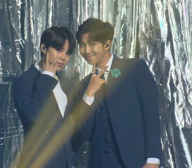 sweaterpawschim's tweet photo. the cutest prom dates #BTSPROMPARTY https://t.co/csXu2G5P46