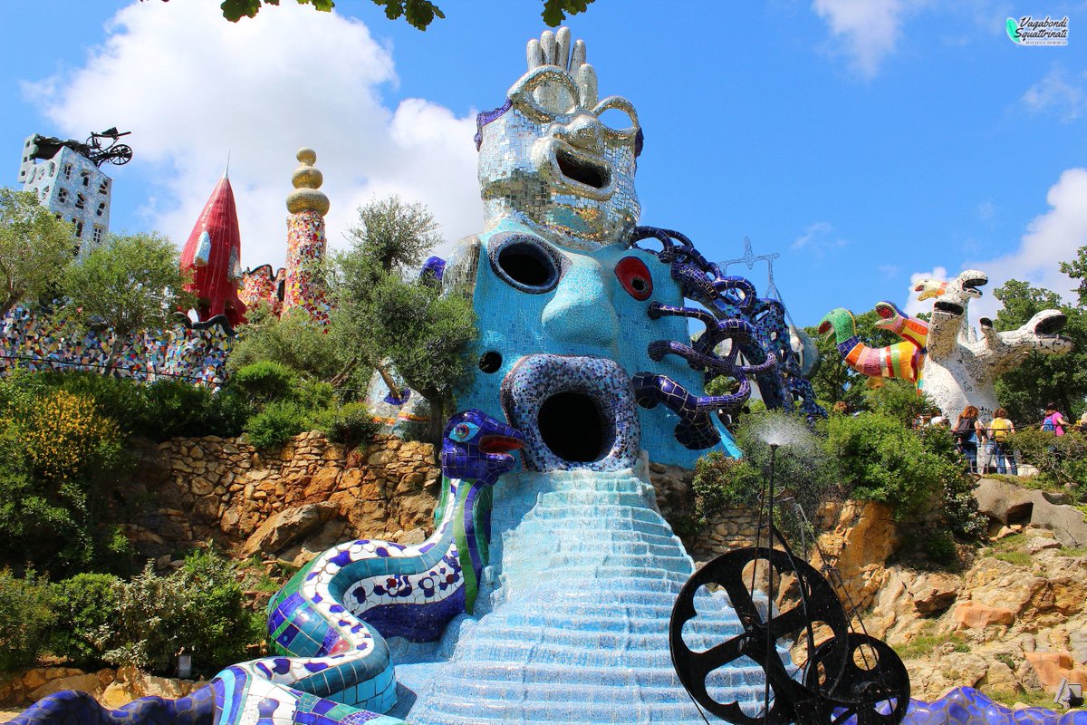 No,non è Barcellona e non è Gaudi!
Siamo in Toscana al Giardino dei Tarocchi a Capalbio. 🇮🇹 Opera visionaria e surreale dell'artista Niki de Saint Phalle.
Il nostro articolo ➡️bit.ly/2Mp4u0L