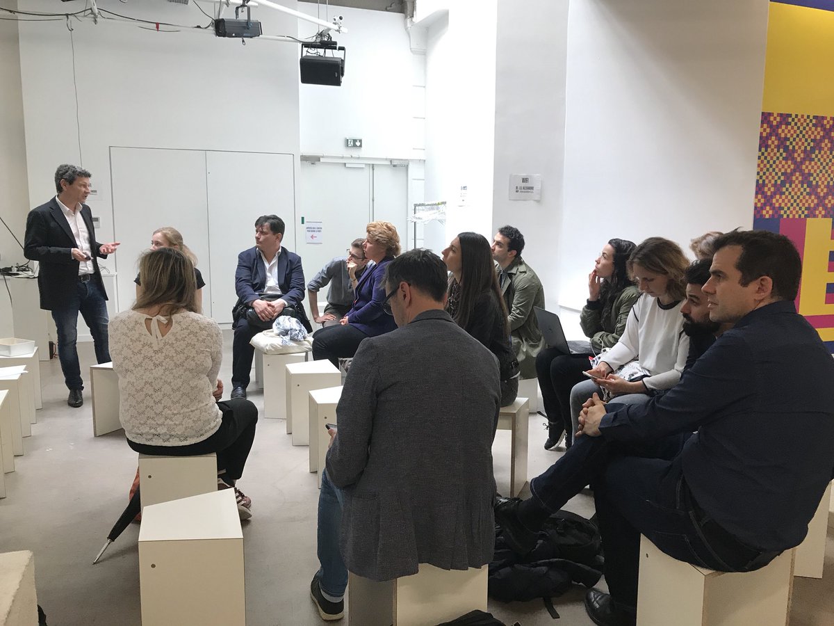 Virginie_md's tweet photo. Le groupe est captivé par cette conférence organisée par @UMANAO_jeux !
Permettre à l’individu et à l’organisation d’atteindre leur potentiel mobilisable.
#Umanao
#DesignThinkingEthiqueHumain #SeReinventer https://t.co/pzNkKBSR33