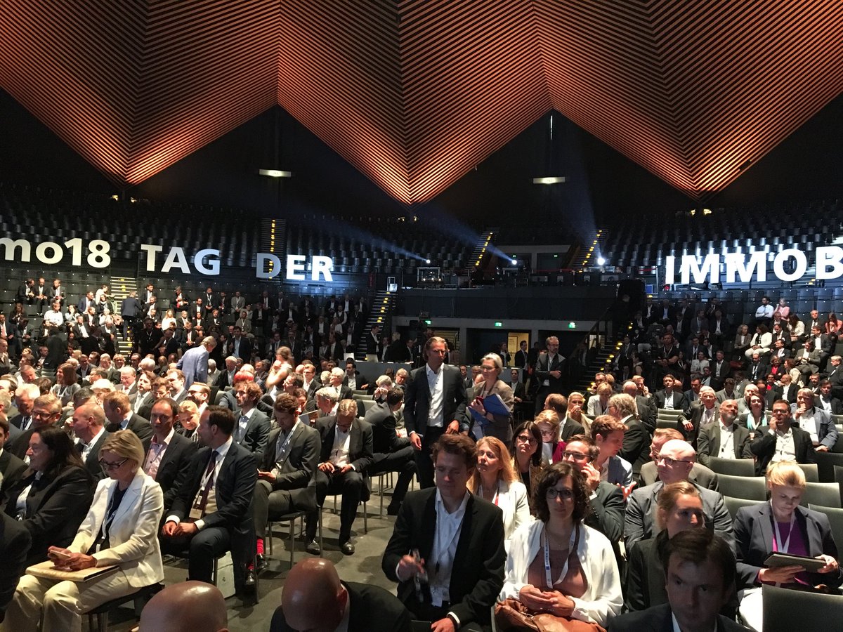 So langsam füllt sich der Raum. Wir begrüßen die Immobilienwirtschaft beim #TdImmo18 und freuen uns über 1.900 Anmeldungen!