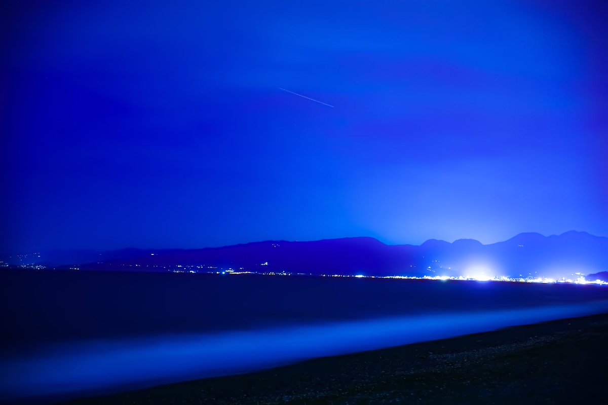 Takeshimitsuie タケシ 曇りと夜の海 写真撮るのが好きな人と繋がりたい 写真で伝えたい私の世界 写真で奏でる私の世界 ファインダーの越しの私の世界 ファインダーから繋がる 夜の海 たけしぶるー