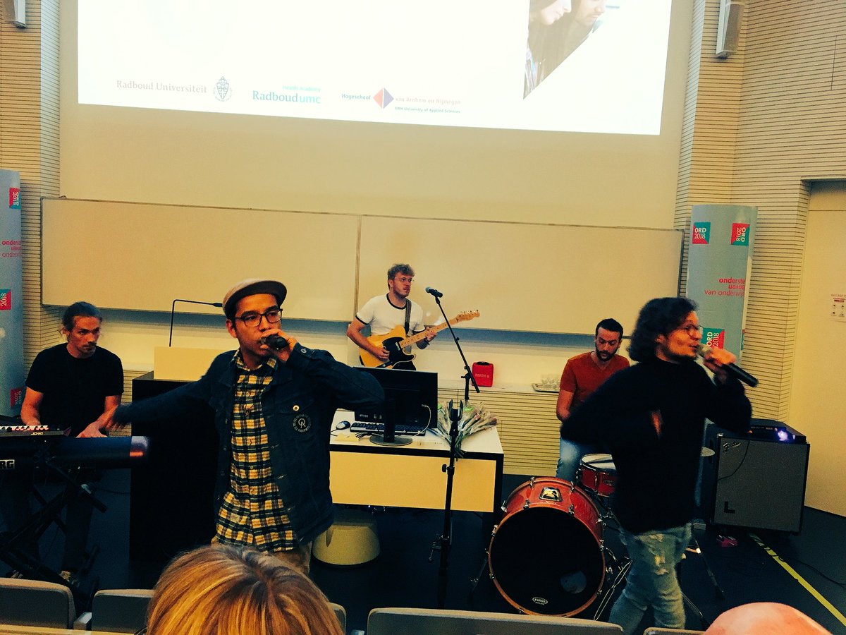 Nu is ook de #ORD2018 officieel begonnen! Met een spetterende opening door de muziekband Altijd onderweg. “Onderwijs is enorm aan het veranderen. Onderzoek is belangrijk om dit onderwijs te verbeteren!” aldus rector <a href="/Radboud_Uni/">Radboud University</a> Han van Krieken in zijn welkomstwoord.