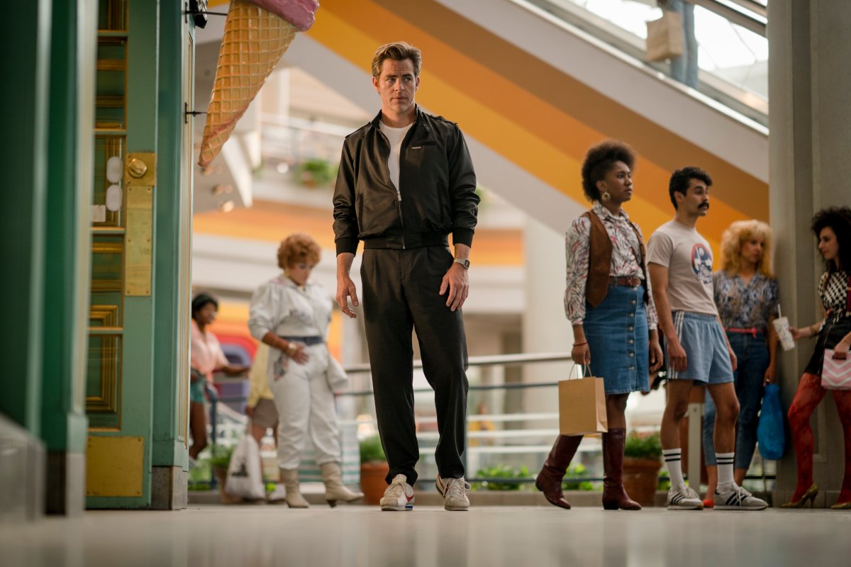 RT @PattyJenks: Welcome to WONDER WOMAN 1984, Steve Trevor! #WW84 https://t.co/BCLARdVuTu