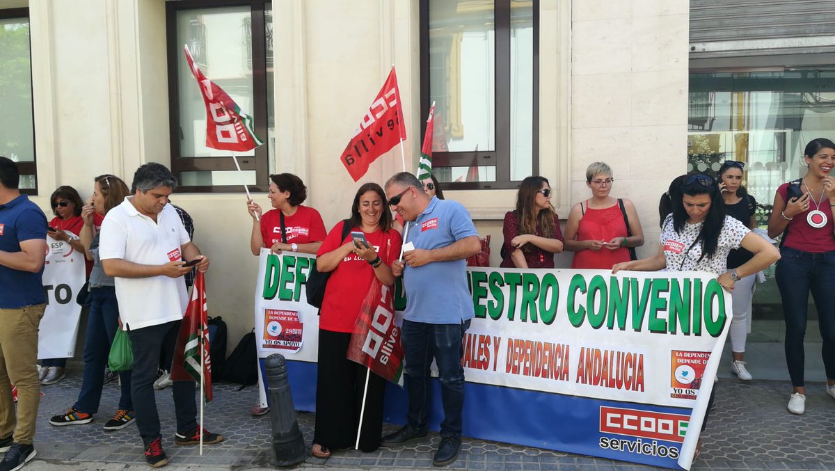 ccoosevilla's tweet image. 📢📢
Hoy, lxs trabajadorxs de #ASSDA en #Sevilla vuelven a movilizarse para exigir un convenio digno, unos salarios justos y un servicio digno para nuestrxs mayores y nuestrxs dependientes.

Mucha fuerza compañerxs‼️