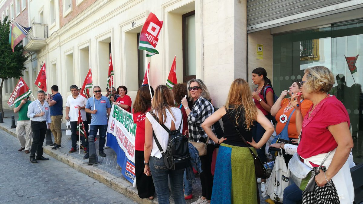 ccoosevilla's tweet image. 📢📢
Hoy, lxs trabajadorxs de #ASSDA en #Sevilla vuelven a movilizarse para exigir un convenio digno, unos salarios justos y un servicio digno para nuestrxs mayores y nuestrxs dependientes.

Mucha fuerza compañerxs‼️