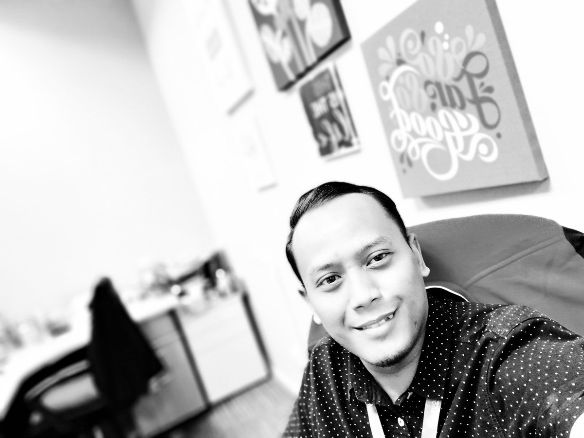 EnHu14's tweet photo. Muka memang senyum... Tapi happiness? Zero! https://t.co/9fIcqXkRDW