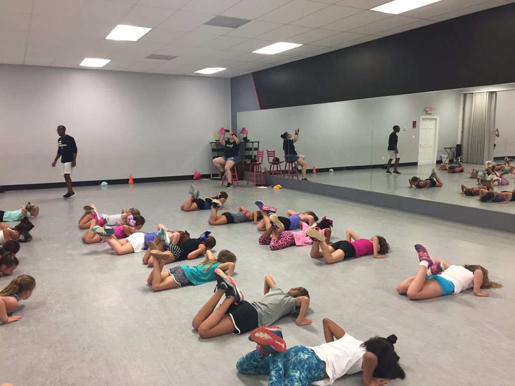 DanceDeptSC's tweet photo. Team Tuesdays kicked off last night with an awesome conditioning session and body fueling seminar with our friend Jason Windley of The Bodyshop! Thanks, Jason! https://t.co/LtqjqtOFWD