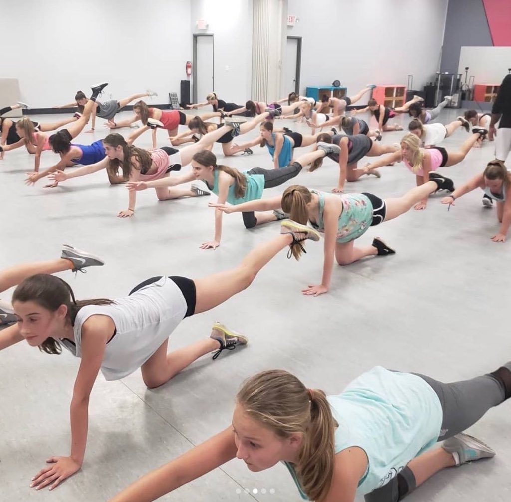 DanceDeptSC's tweet photo. Team Tuesdays kicked off last night with an awesome conditioning session and body fueling seminar with our friend Jason Windley of The Bodyshop! Thanks, Jason! https://t.co/LtqjqtOFWD