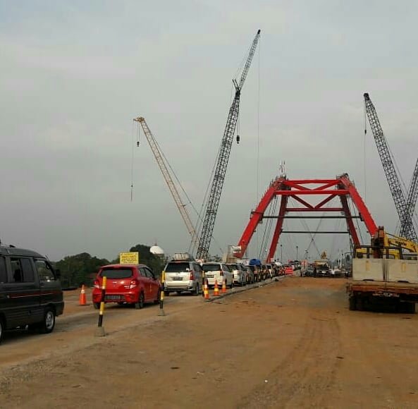 Alhamdulillah sdh di buka Jembatan tol Kalikuto, semoga menambah lancar jalan pantura dan jalan tol,aamiinn... via~ @humasresbatang #AsliBatang #InfoMudik #Lebaran #Mudik #Batang