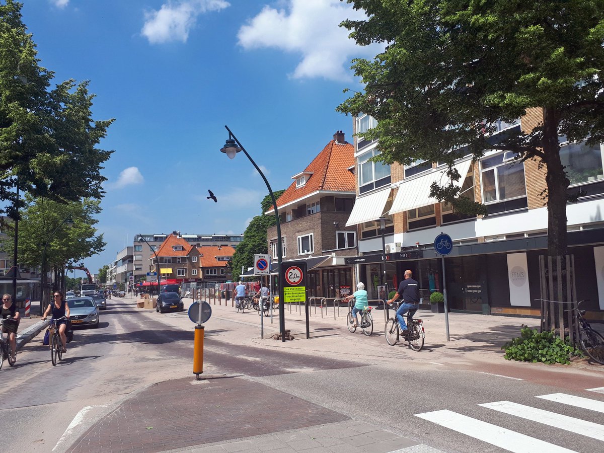 Naast nieuw straatwerk krijgt het centrum ook nieuwe lichtmasten. Lees meer op: centrumzeistvernieuwt.nl
