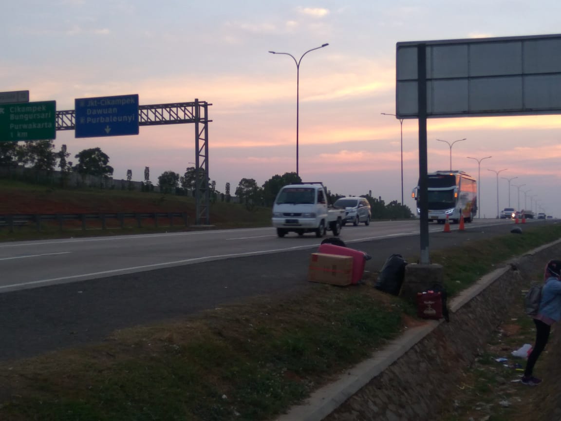 MyprideMagz's tweet photo. Tol Cipali di KM 72,17.30, arah Palimanan Ramai Lancar, arah Jakarta lengang..... @PRFMnews @RadioElshinta @ElshintaBandung @SonoraFM92 @mudikkompas. @tmcpoldajabar https://t.co/mvBckX3Jve