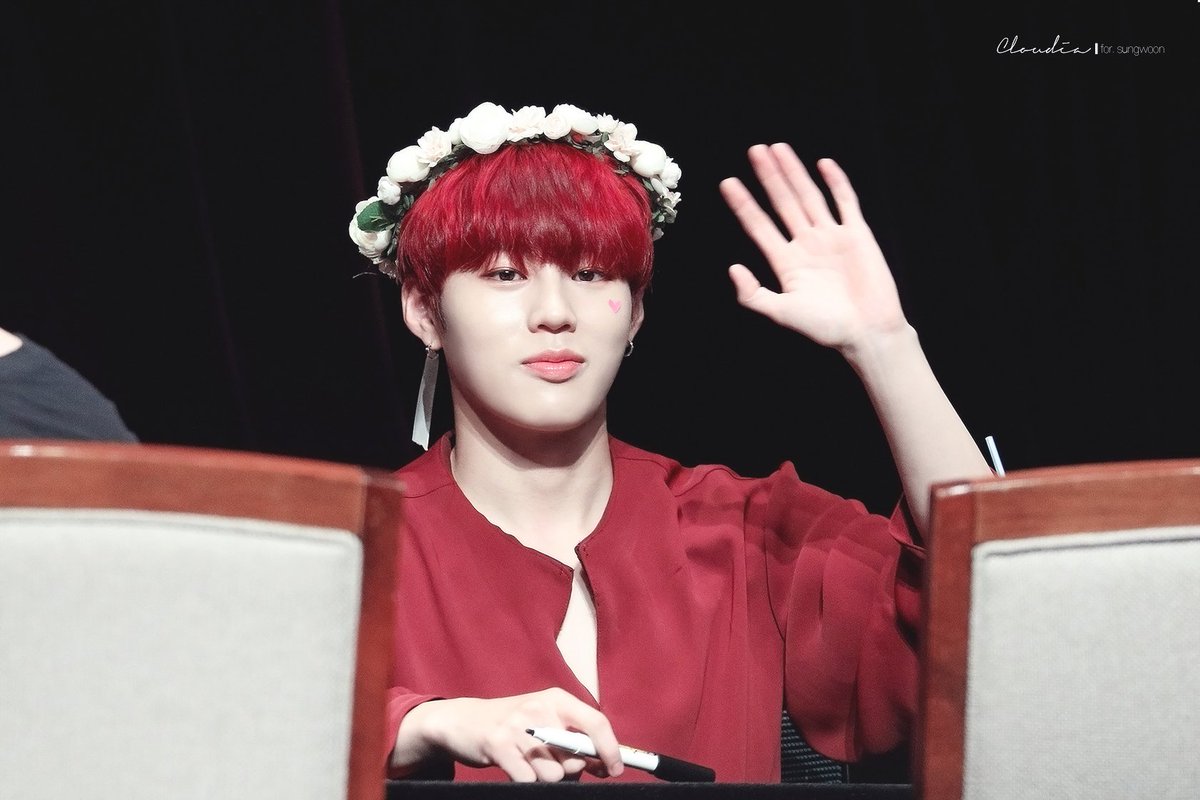 luv_cloudia's tweet photo. 180610 신나라레코드+YES24 예약판매 팬싸인회 #WANNAONE #하성운
❤️🌼👋
https://t.co/tRW9zwoUYu https://t.co/tG2vnslbhM