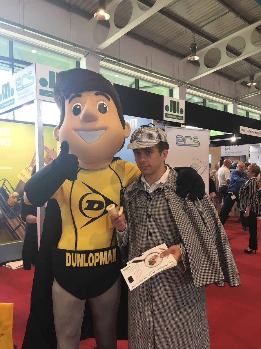 DunlopDebi's tweet photo. @Dunlopman has made some new friends @SnickersWw_UK @wagolimited @ProBuilderLive https://t.co/DXBPh5hcjv
