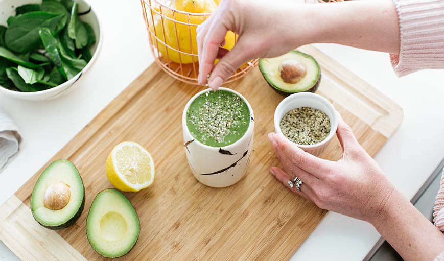 nutraceutico's tweet photo. #smoothie delicioso para tu belleza natural #BeautySecrets con #matcha espinacas,aguacate,limón y semillas cañamo endulzado con #stevia y extracto vainilla #ecológico #HealthyLiving #plantbaseddiet #veganlife @drjkahn https://t.co/SZBVbK8Mkf