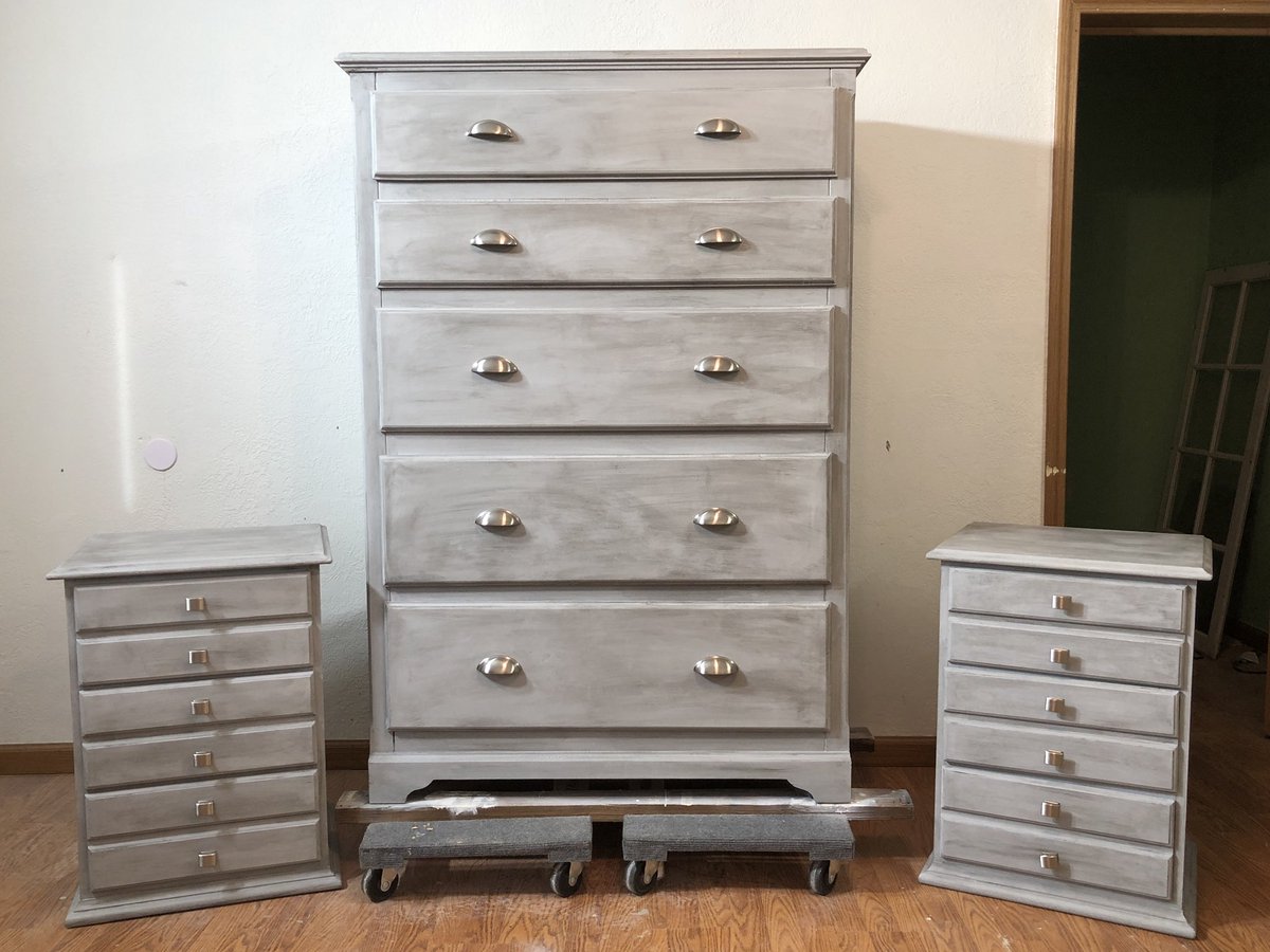 Take a look at the before and after of these three pieces! My client loved them. #flippingfurniture #anniesloan #sidetable #chestofdrawers #furniturelove