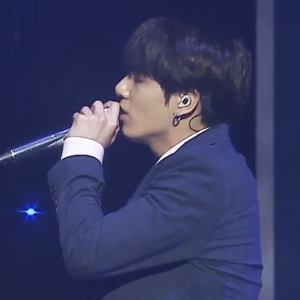 daintyjimn's tweet photo. jungkook’s ear piece is army’s logo ㅠㅠ #BTSPROMPARTY https://t.co/2SmQ0vWieg