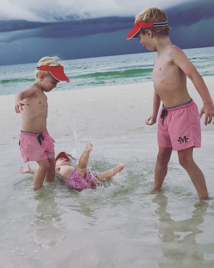 dancmoon's tweet photo. @TheEllenShow #ellen15 #summer #bigbrotherfail https://t.co/cUmDy74ckm