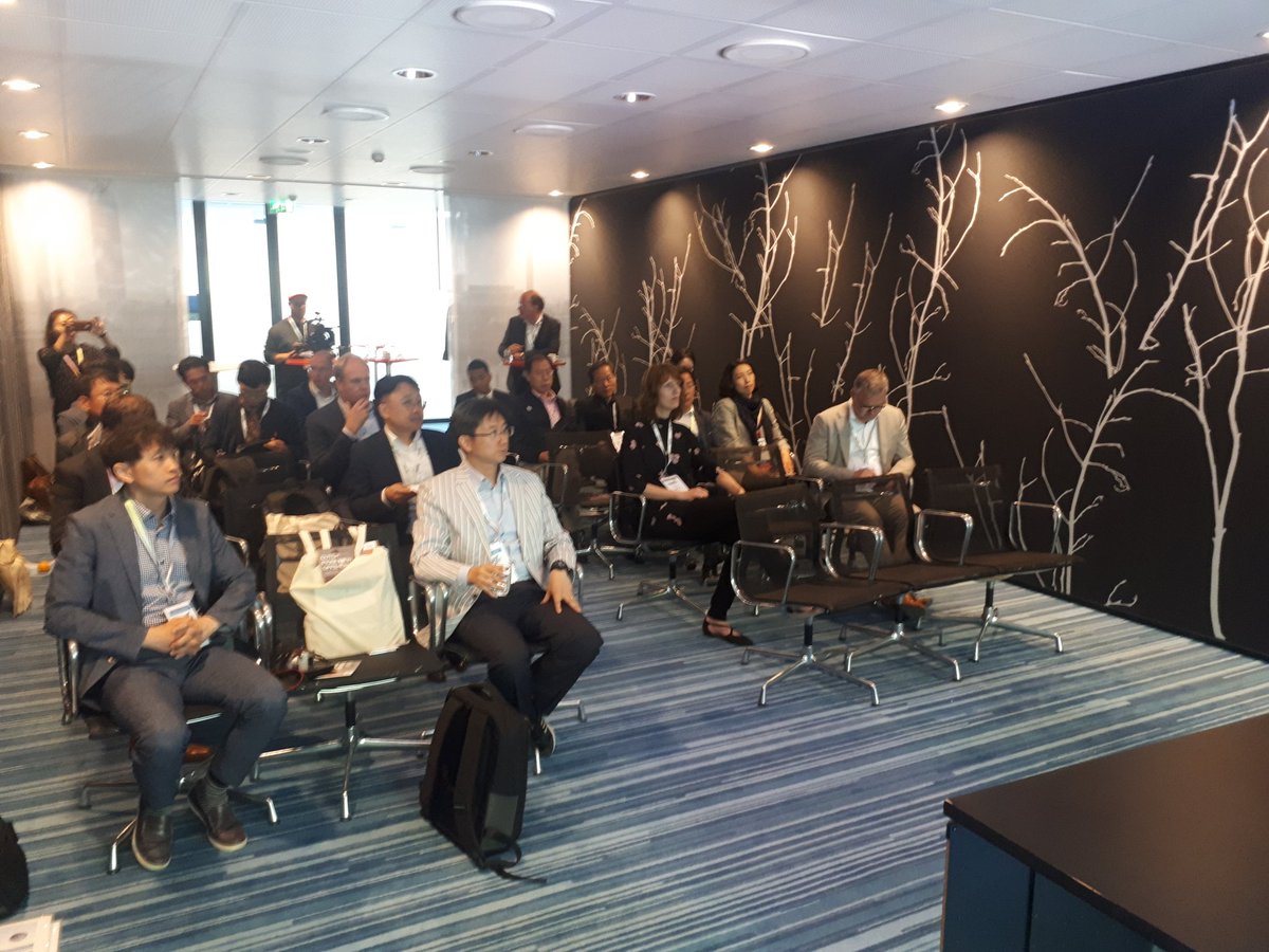 HollandWindHome's tweet photo. Hans Rijntalder #WindMinds is welcoming the Korean Delegation and Dutch companies with a global overview of the Dutch wind market and supply chain at the networkmeeting at #Winddays https://t.co/rx6SRe5adM