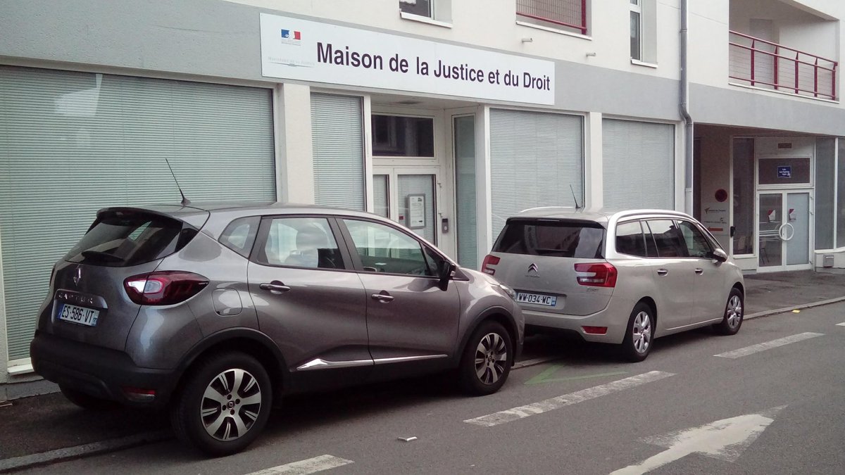 C23may's tweet photo. La justice est aveugle... Enfin elle ferme les yeux sur pas mal de choses...
#GCUM #gougnafacié #crevant
Il y a des places à 50m https://t.co/EViVdSdf3c