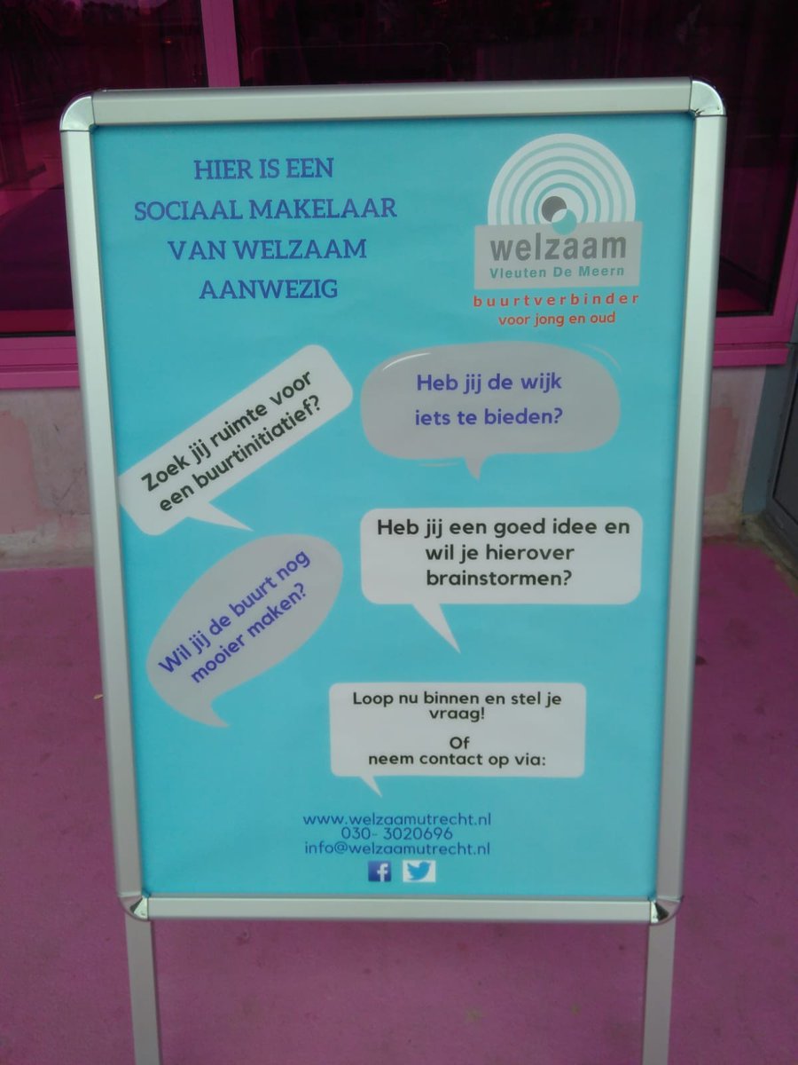 Voortaan kom je bij elk buurtcentrum in Vleuten-De Meern dit bord buiten tegen! Het geeft aan dat je op die momenten fysiek een Sociaal Beheerder of Sociaal Makelaar aantreft in het buurtcentrum waar je met al je vragen terecht kunt.