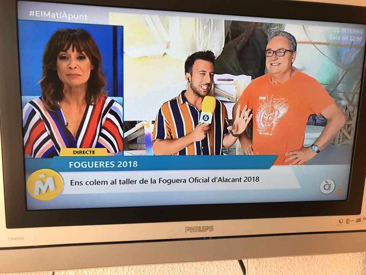peremcc's tweet image. @elmatiapunt al taller de l’artista foguerer #PedroEspadero que plantarà la foguera oficial del #90aniversari de les @AlacantFogueres @apunt_media amb totes les festes del #PValencià