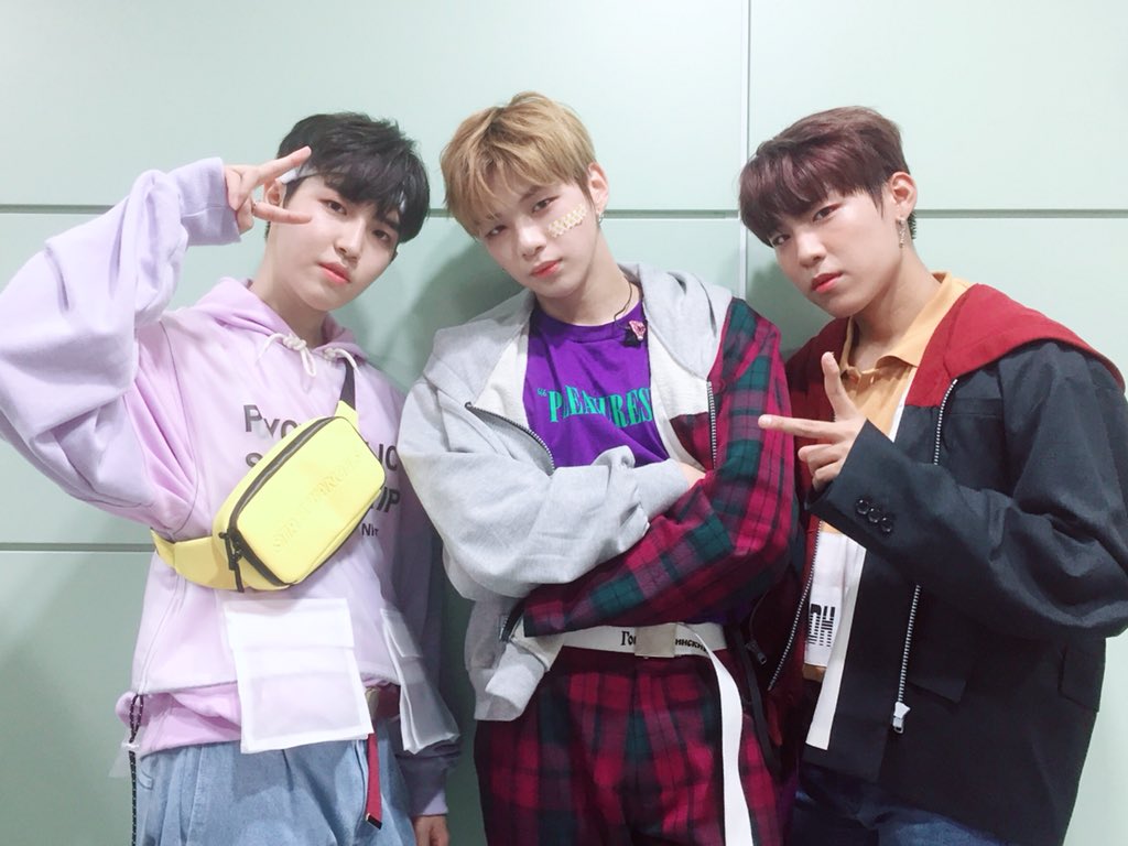 WannaOne_twt's tweet photo. [#워너원데이] 그리고 빠질 수 없는 유닛무대까지💕 워너블이 행복다면 워너원도 행복해요! 매일 함께해줘서 너무 고마워요(*≧o≦)੭♡ https://t.co/idJpxdVjyU