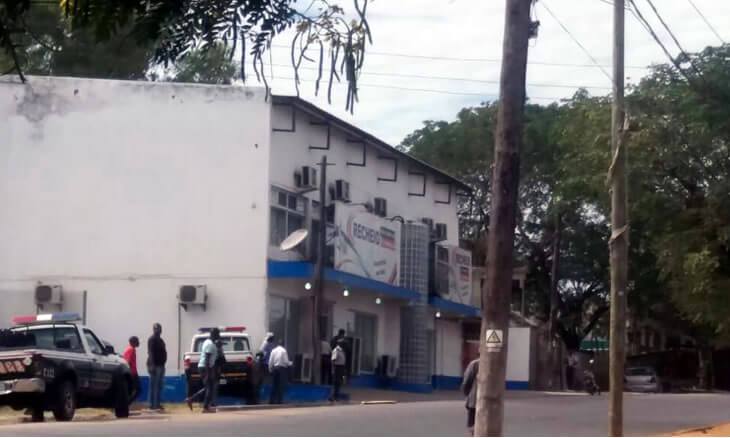 Assaltantes fazem reféns no “Recheio” em Pemba tve24.com/sociedade/assa…