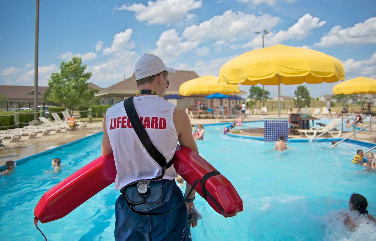 LifesavingON's tweet photo. Lifeguards do not replace direct parental supervision but act as an extra layer of protection. #DrowningIsPreventable https://t.co/XOadeOYxuK