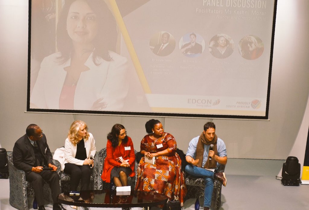 ProudlySA's tweet photo. #WearLocalForum Now for the final item, a panel discussion facilitated by Ms. @KeshniMorar of @Styld_co_za featuring:
Mr. Abisha Tembo @the_dti 
Mr. Simon Eppel @SACTWU 
Ms. @OumaTema @plus_fab
Ms. Noël Paulson, Edcon

#WearLocalForum https://t.co/Xl4tchpiHd