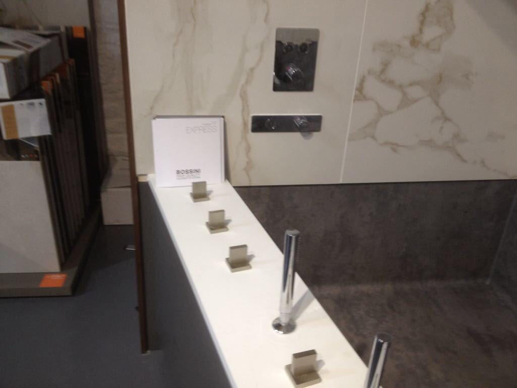 DurleyShopfit's tweet photo. Have you been to @BAGNODESIGNUK at Red Brick Mill recently? Have a look at the ‘working’ display we manufactured for them! #shower #water #interiordesign #leeds #shopfitting https://t.co/2dAu2GR6oS