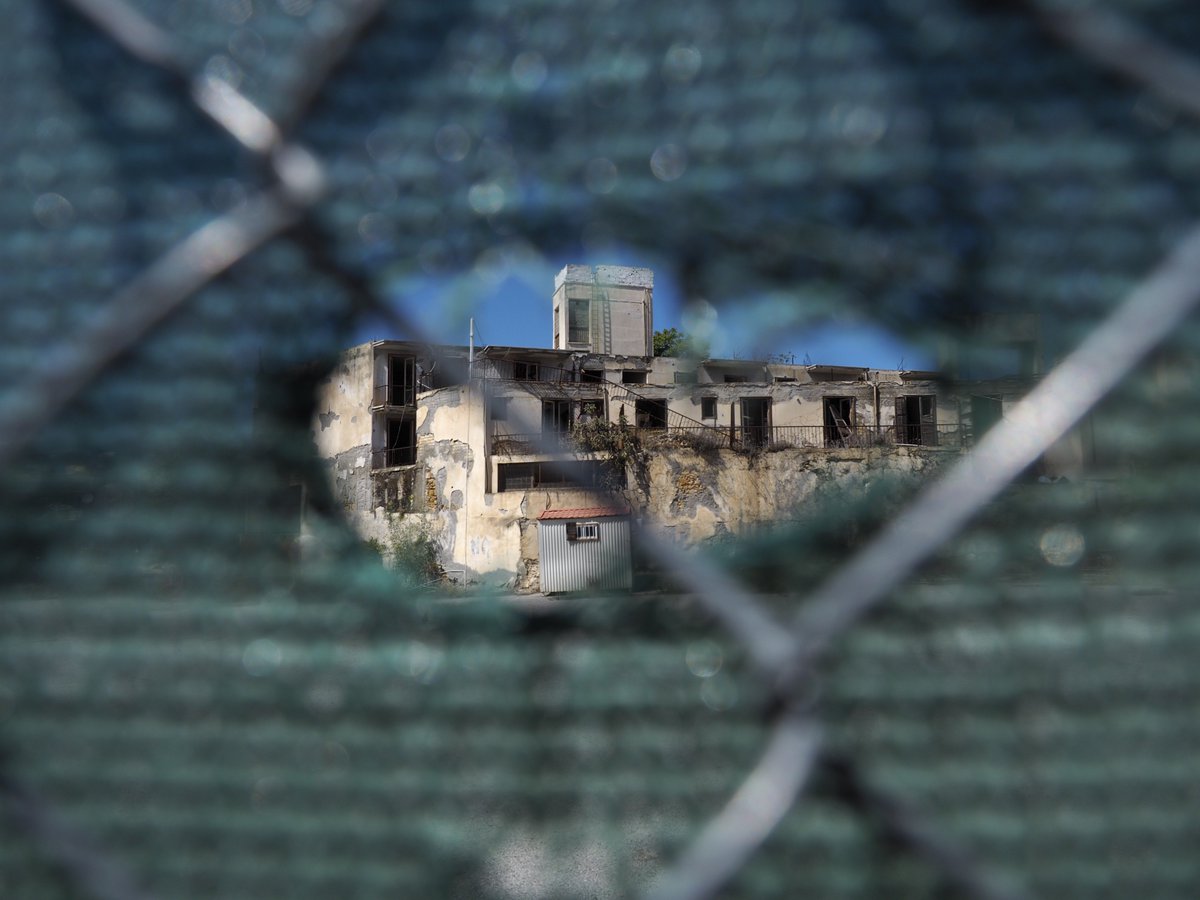 massimla's tweet photo. Nicosia è l'ultima capitale al mondo ad essere ancora divisa da un muro - Questo è il primo videoreportage di una serie di 4 che ho prodotto insieme a @mastre0 per @RSInews 
Eccolo: https://t.co/UPFpnpy82p https://t.co/zcB6w1SDOl