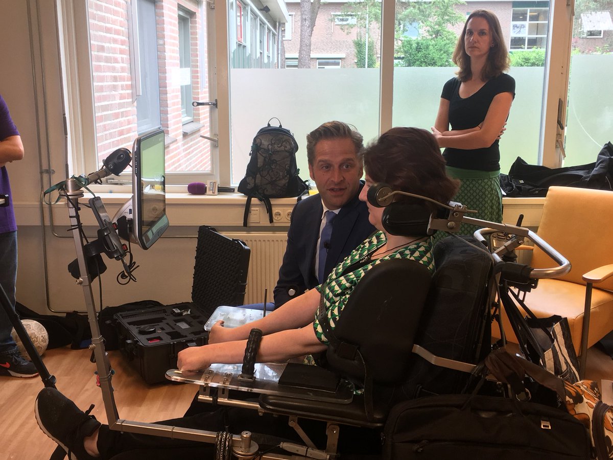 Pluryn's tweet photo. Nathalie van het @MultiMediaCent1 in gesprek met @hugodejonge over #carrièreswitchers en de rol van technologie in de zorg! #HealthDeal. Binnenkort in het #Weekjournaal! #technologie https://t.co/xrde4ddZKE