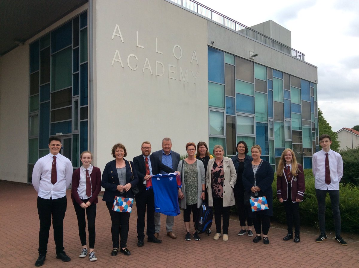 After a morning of discussion and tour of our School our new friends from Arskoli, Iceland they are off on a tour of Clackmannanshire and then onto Stirling Castle. We wish them a safe journey home.