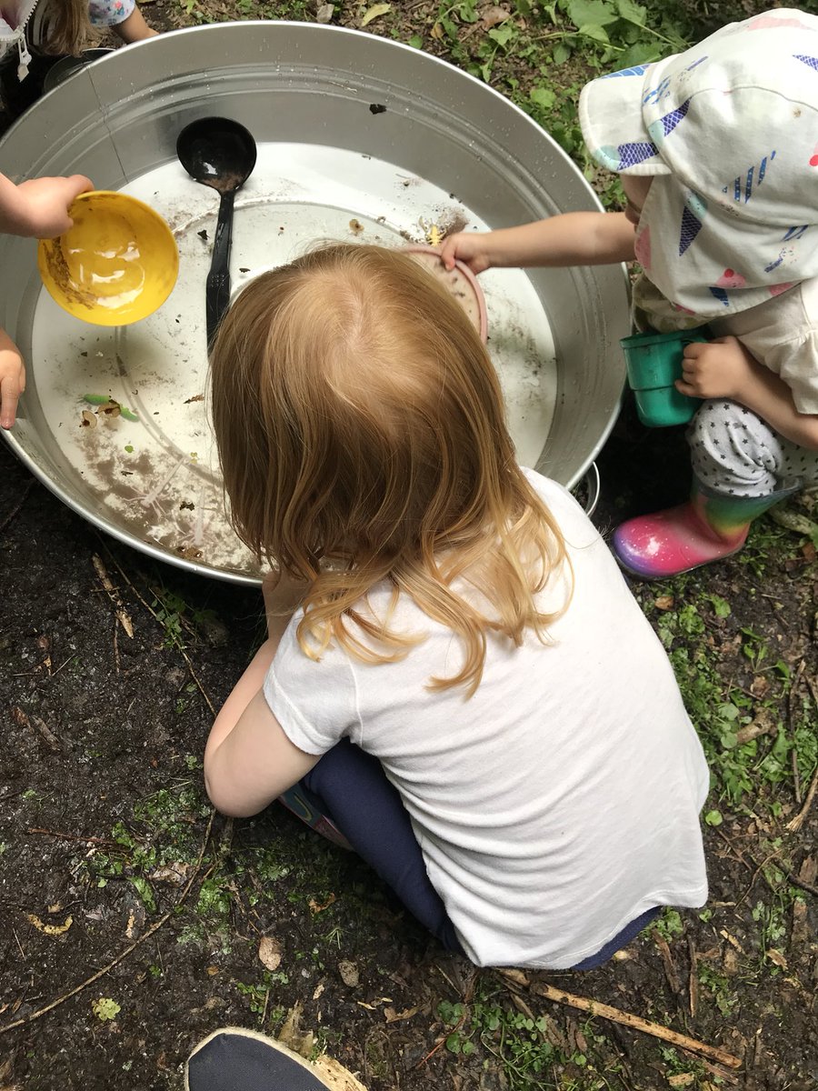 Fantastic outdoor learning opportunities with @walesbotanic #welliewednesday #lookingforbugs #waterplay #clayspiders #songsandstories #learningthroughplay #outdoorlearning @PACEYchildcare