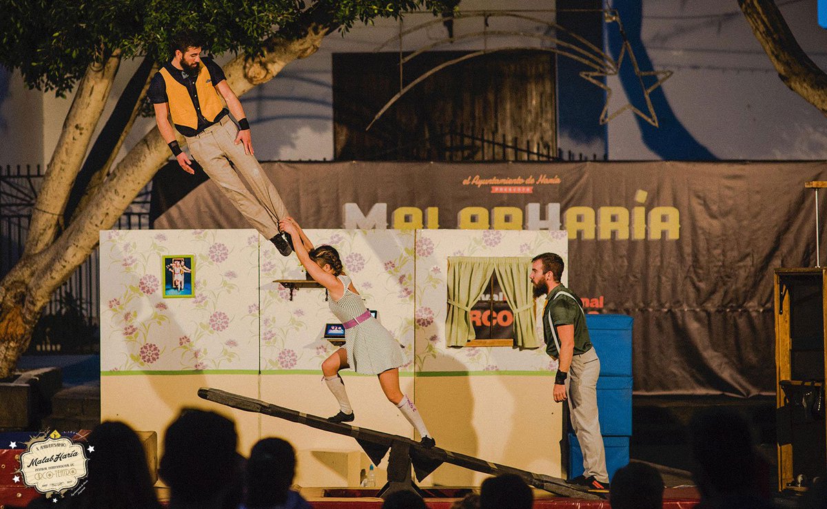 La compañía de circo <a href="/CirkaboutIt/">Cirk About It</a> trae su espectáculo de calle “El Apartamento” a #VillanuevaDeLaCañada. Si te gustan las acrobacias, no te pierdas la actuación de este viernes, 15 de junio, a las 19:30 horas, en la plaza de España. La entrada es gratuita. bit.ly/2HHK3Zf
