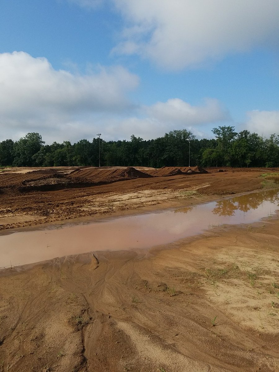 gtr_complex's tweet image. Don't forget about our Wednesday Night practice!! We've moved some dirt and added some changes to the clay track. 6-10!! See ya then! #GTR #underthelights #thisismoto