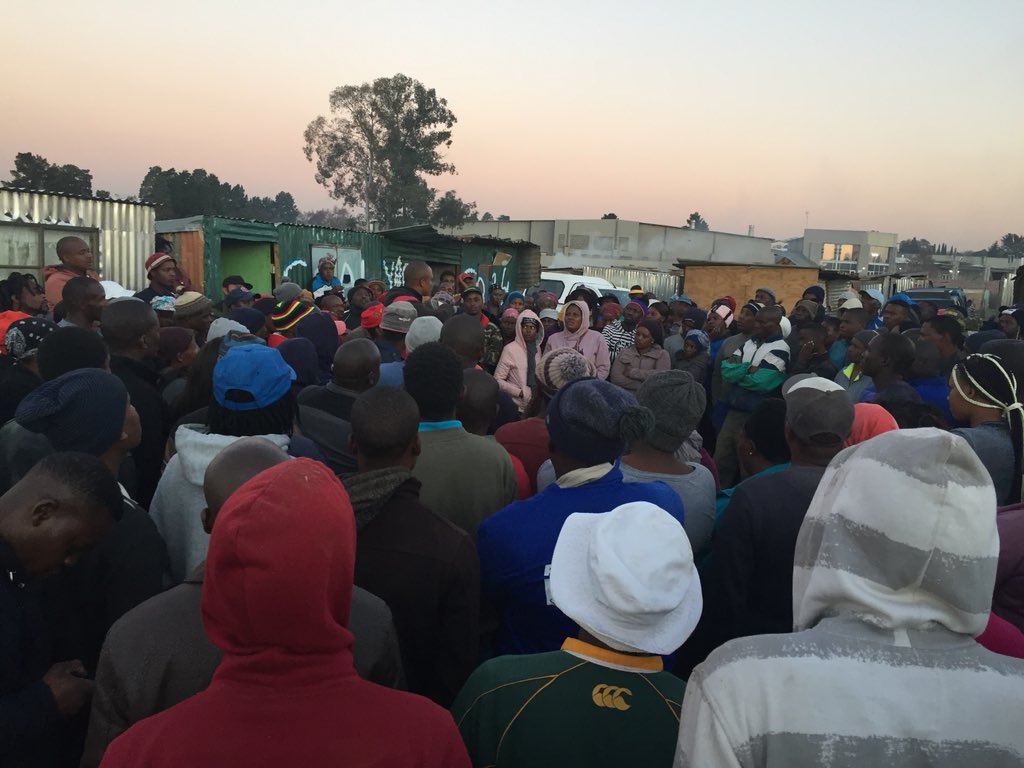 itumelengtladi4's tweet photo. We took a land that was bought for over R20m and distributed it to over 2052 household,in the heart of a multimillion suburb of Glen Marais Kempton Park.issue of Land is too serious @EFFSouthAfrica and @Julius_S_Malema are our last hope✊🏿asijiki https://t.co/BiUG4PdFYU