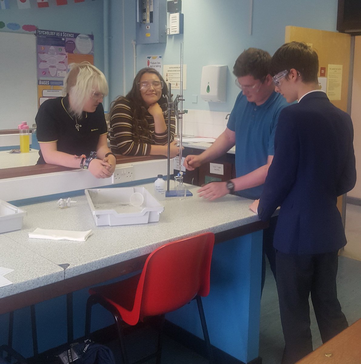 netherstowe's tweet photo. Yr12 A level chemists measuring the rate of reaction by an initial rate method. #science https://t.co/fVXZcdH2WO