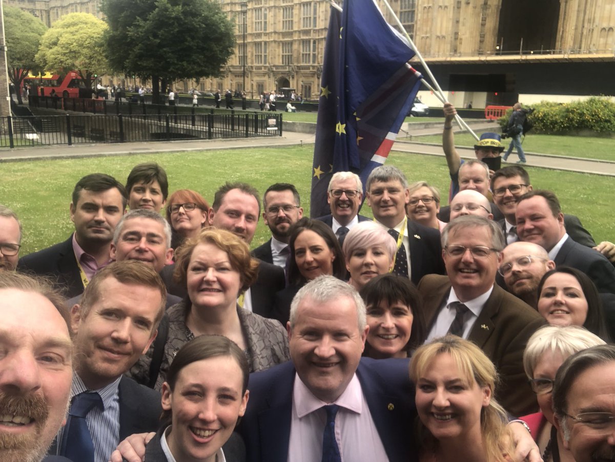 This is what standing up for Scotland 🏴󠁧󠁢󠁳󠁣󠁴󠁿 looks like #PMQS #SNPwalkout <a href="/theSNP/">The SNP</a> <a href="/DundeeSNP/">Dundee SNP</a> #Powergrab