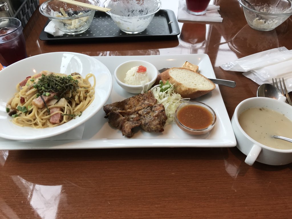 kuraidu's tweet photo. 今日。平日休み！
職場の人とランチ→カラオケ✨
充実したお休みだった😊⤴︎⤴︎ https://t.co/jS6FNes6U4