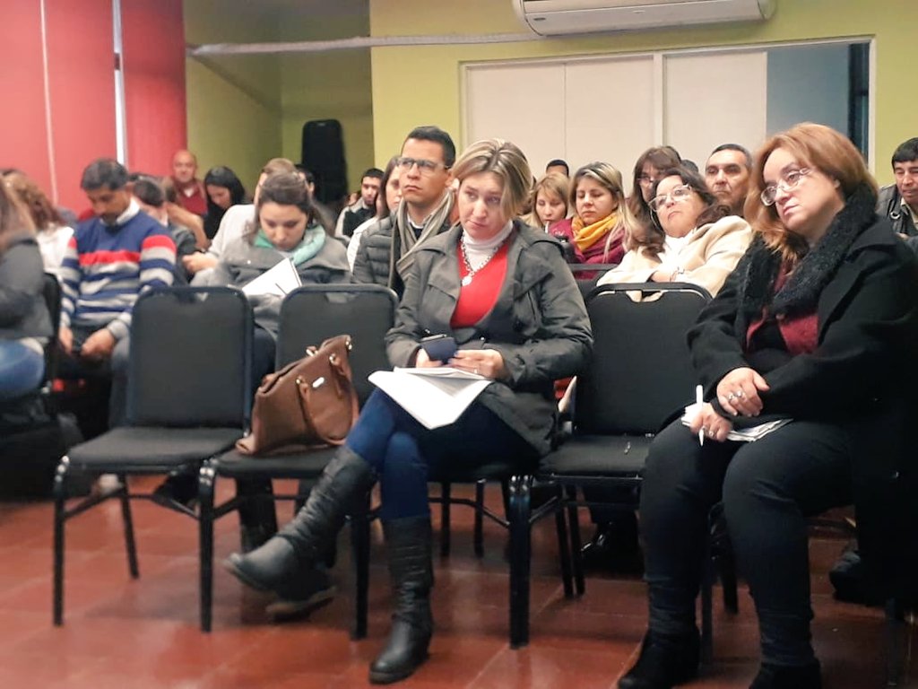 Laura_Noremberg's tweet photo. #Hoy Reunion Inform. Proyecto De Base Local. Con Coordinadores de las 15 UGL y Docentes, En Salón Oval del Minist Educ d la Pcia Mnes Presencia Presencia de la Sra #EstelaTavares Directora dl #SecRural, Referentes de PROMER y Miembros d CD @mariluleverberg @udpm_misiones https://t.co/1hZJHvRk60