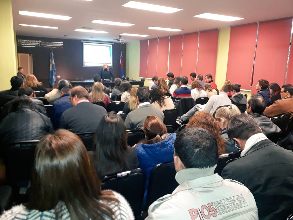 Laura_Noremberg's tweet photo. #Hoy Reunion Inform. Proyecto De Base Local. Con Coordinadores de las 15 UGL y Docentes, En Salón Oval del Minist Educ d la Pcia Mnes Presencia Presencia de la Sra #EstelaTavares Directora dl #SecRural, Referentes de PROMER y Miembros d CD @mariluleverberg @udpm_misiones https://t.co/1hZJHvRk60