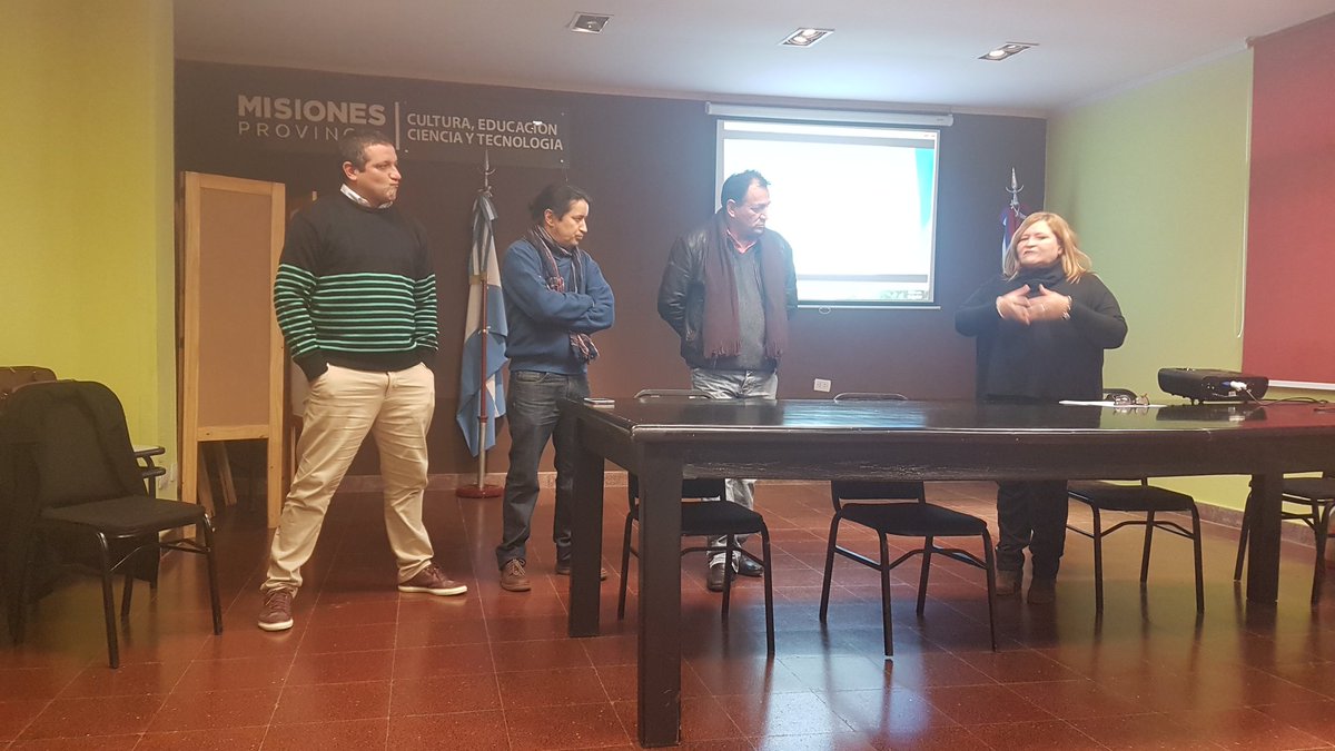 Laura_Noremberg's tweet photo. #Hoy Reunion Inform. Proyecto De Base Local. Con Coordinadores de las 15 UGL y Docentes, En Salón Oval del Minist Educ d la Pcia Mnes Presencia Presencia de la Sra #EstelaTavares Directora dl #SecRural, Referentes de PROMER y Miembros d CD @mariluleverberg @udpm_misiones https://t.co/1hZJHvRk60