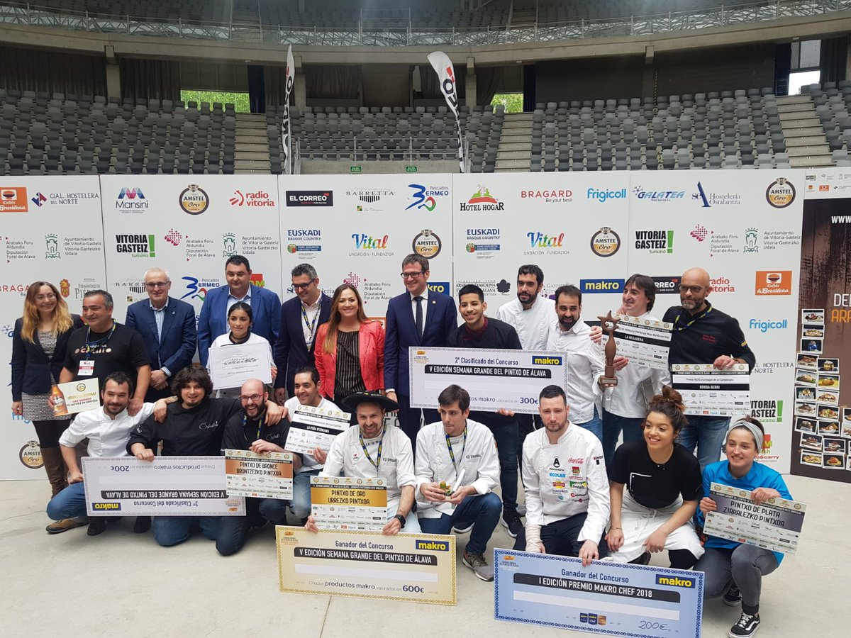 vitoriawinecity's tweet photo. Ya tenemos ganadores de la Semana @PintxosdeAlava. 🥇 para @PortalonVitoria con 'Bonito Cactus' 🥈 para #Triskari con 'Waneesia' y 🥉 para @sukalki, con 'Nikuman de Sukalki y Txakinarto'. Zorionak!! 🥂 https://t.co/igxt92Qz3R