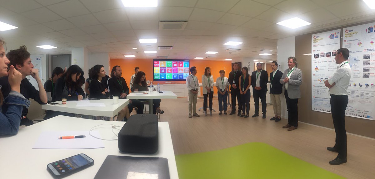 medinlab's tweet photo. Présentation des #concepts des étudiants designers de la @the_sds au #MedInLab cet après-midi, quelles solutions de #services à valeur ajoutée apporter aux habitants de la #ville de Nice ? https://t.co/2SNSMmzU8y