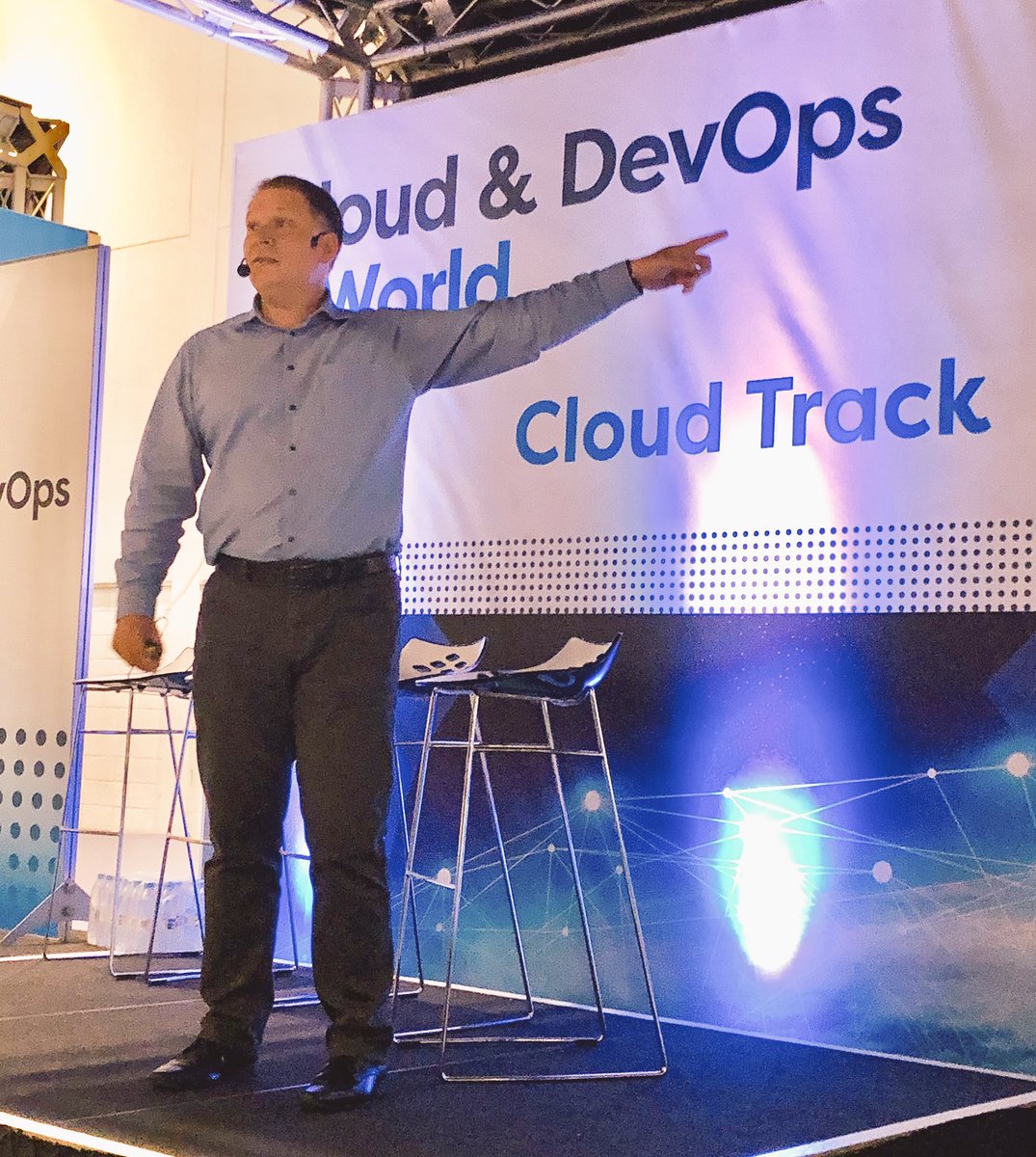 NeilCattermull's tweet photo. John Abel, VP Cloud @ Oracle pointing the way Oracle are presenting some of their solutions! #Blockchain as one example at his #clouddevops keynote today - go John! #aisummit #business_ai #vr #ar #analytics #DigitalTransformation #startup https://t.co/HHbO3AUxXr